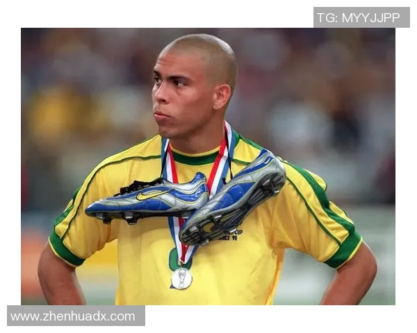 世界知名足球巨星赛场辉煌人生故事与无数球迷热血情怀交织